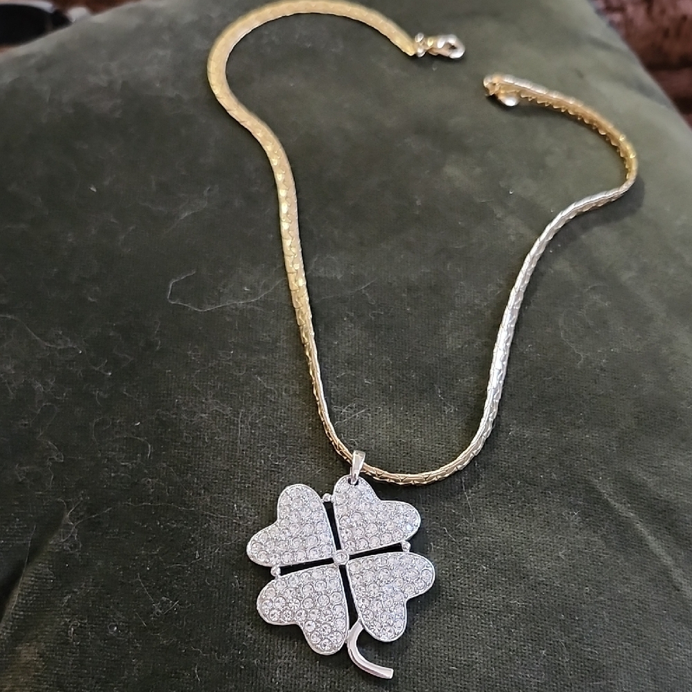 STEVE SASCO Elegant Gold and Silver Clover Necklace SEX AND THE CITY CARRIE